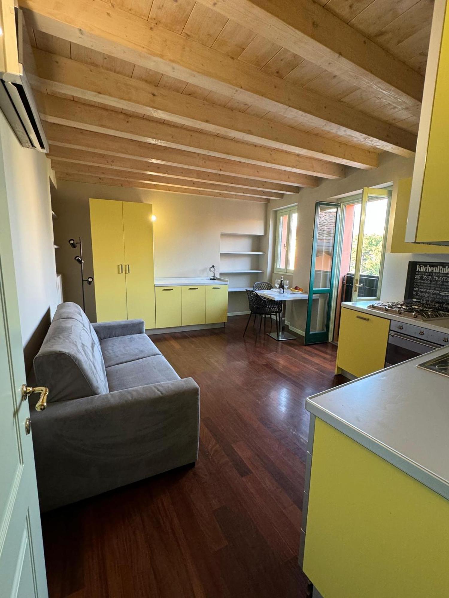 Splendid Apartment เดเซนซาโนเดลการ์ดา ภายนอก รูปภาพ